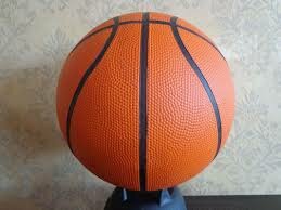 Sustituyen balones de Futbol por uno especialmente para el basquetbol