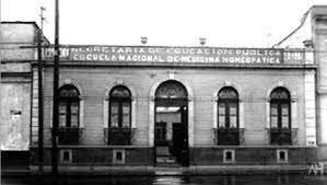 1965 Creación de la Escuela de capacitación de Maestros para el Trabajo Industrial.