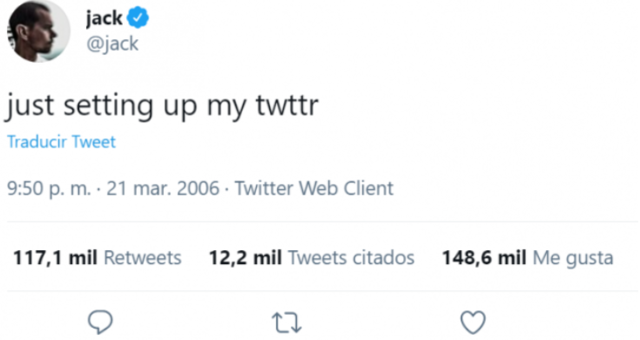 Se envió el primer tuit.