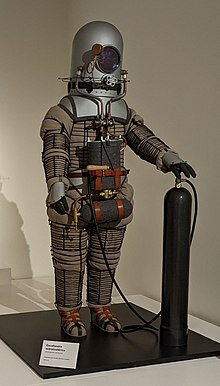 Primer prototipo de traje espacial