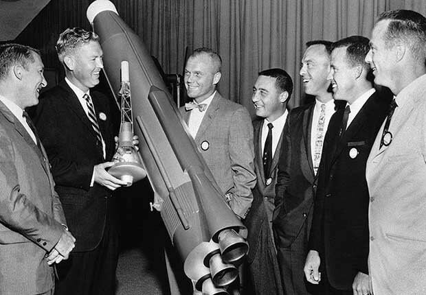 Creación de la NASA.