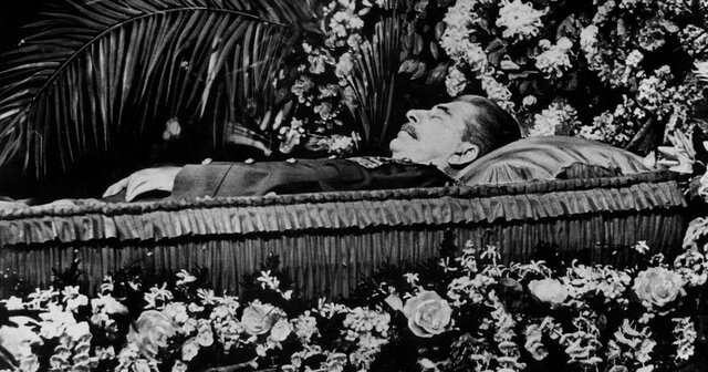 Muere Stalin