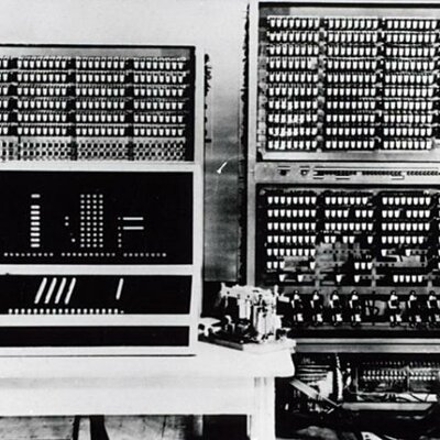Timeline: Dispositivos mecánicos y electromecánicos de cálculo y datos de las 5 generaciones de computadoras.