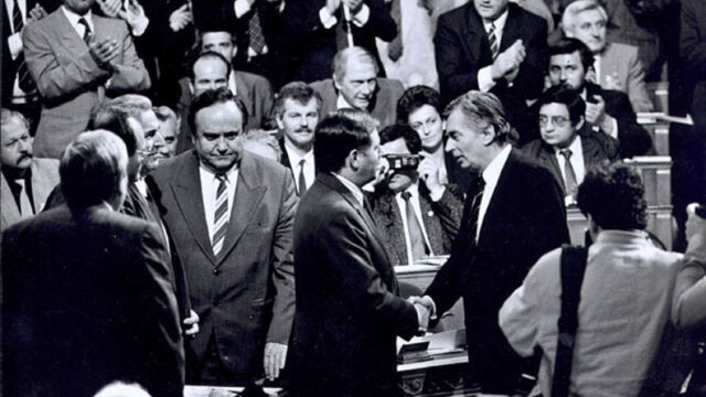 Az FKgP kormányzó párttá válik