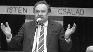 A párt hivatalosan is Torgyán kezébe kerül