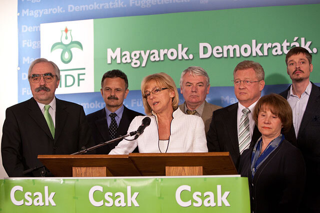 2010-es választások, Dávid Ibolya lemond