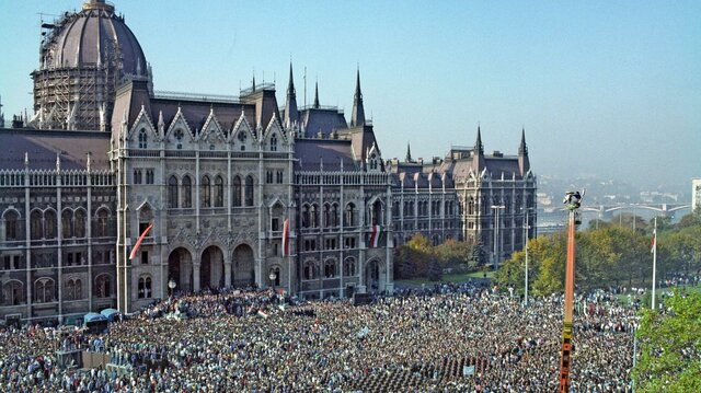 1.szabad parlamenti választások