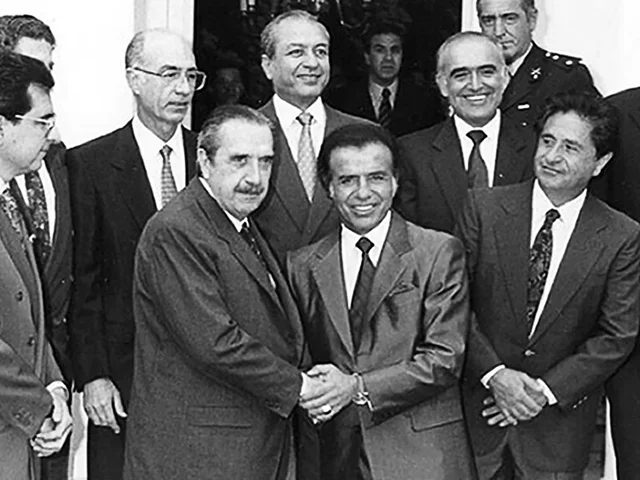 Menem juró la nueva Constitución Nacional.