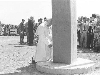 Vista del papa II Al almero Afectado por una avalancha
