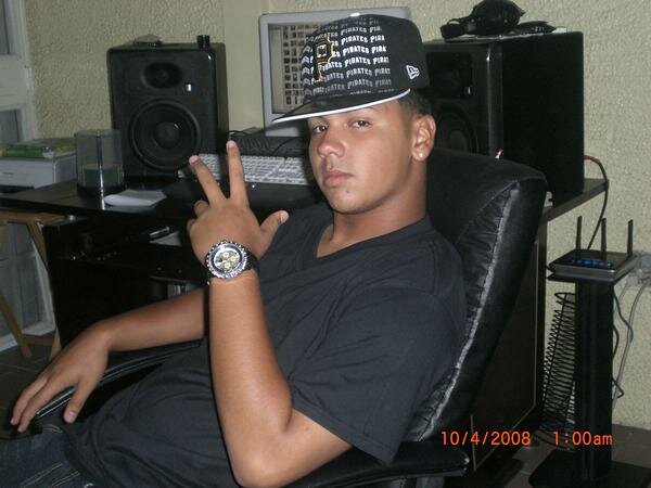 How did Anuel start in music