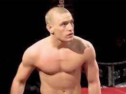 Moves to Lucan Dublin and meets an MMA fighter