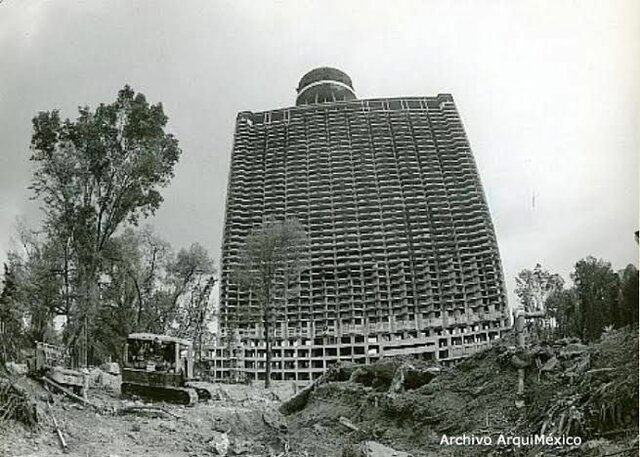 Se inaugura el Estadio Azteca.