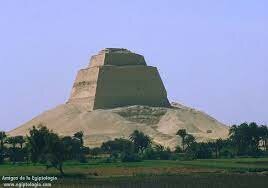 Arquitectura Egipcia (Pirámide de Seneferu)