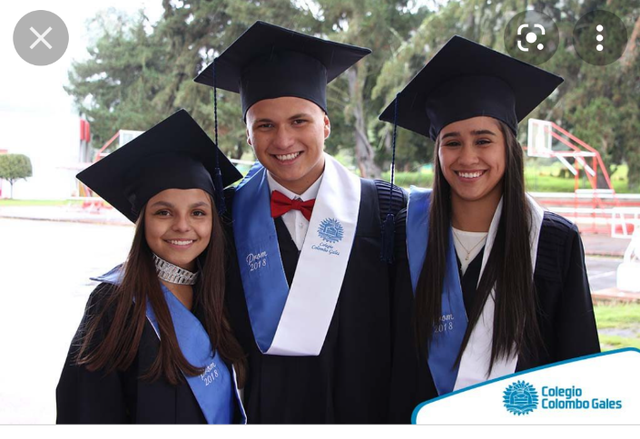 entrada a la universidad