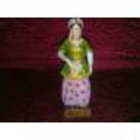 Gets married to Mal Hatun