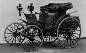 1886 Primer automóvil de combustión interna