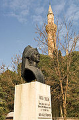 Marries Valide Sultan