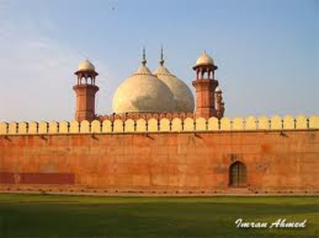 Aurangzeb leaves the Emperor