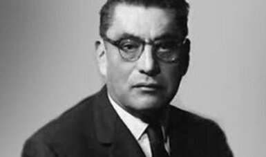 Secretario de Educación Agustín Yáñez