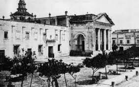 Se decreta la primera clausura de la Universidad