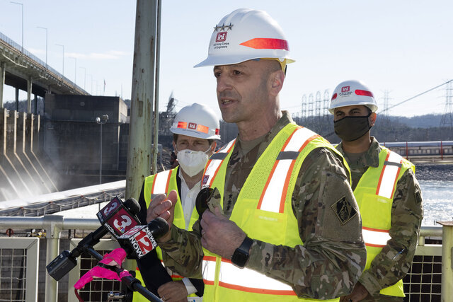 Chief of Engineers visits Chickamauga Lock