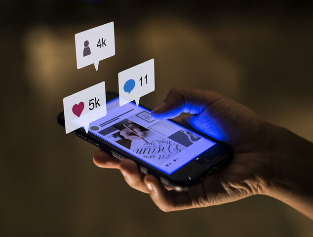 Smartphones - Social Media