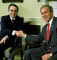 George W. Bush visita Colombia.