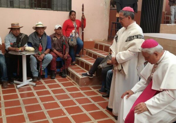 los curas apoyan la independecia absoluta