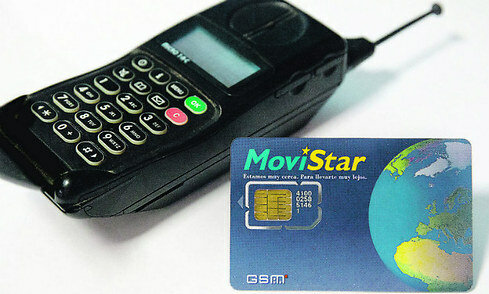 Año 1992: 1.000.000 de ordenadores conectados a Internet. Motorola crea el primer móvil digital portátil.