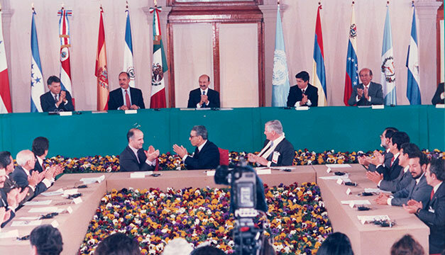 SE FIRMAN LOS ACUERDOS DE PAZ