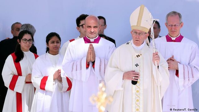 los curas apoyan al 100% la independencia