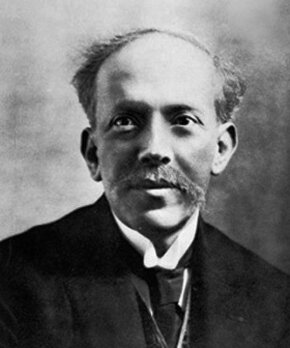 El Dr. Ezequiel A. Chávez fue nombrado como el primer profesor de psicología en la Escuela Nacional Preparatoria (ENP) México, impartiendo el curso de psicoanálisis y fue el primero en tratar de desarrollar una psicología del mexicano