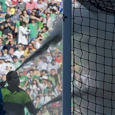 Timeline: Un eixam d'abelles deté deu minuts del partit