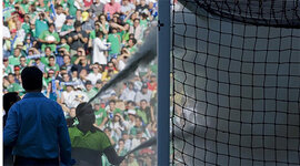 Timeline: Un eixam d'abelles deté deu minuts del partit