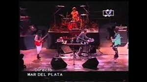 He performed at the International Song Festival, at the World Cup stadium in Mar del Plata, along with Paralamas, Antonio Birabent and Fabiana Cantilo.