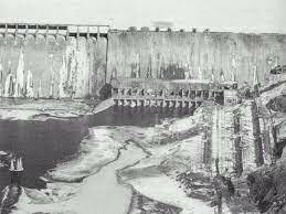 La primera central eléctrica