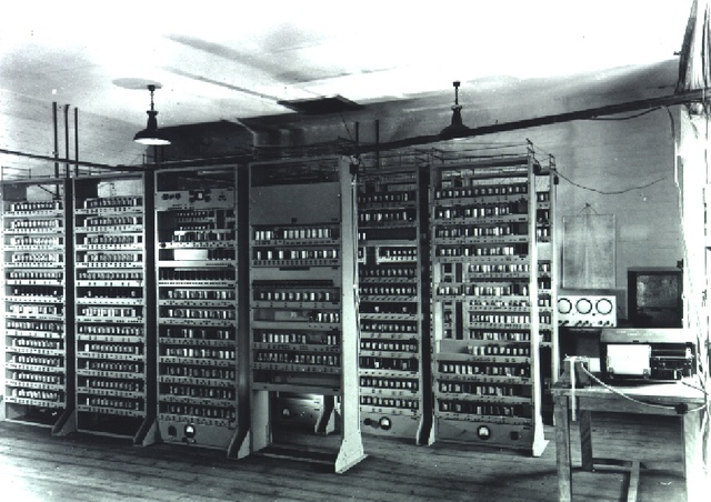 EDSAC (Electronic Delayed Storage Automatic Computer)