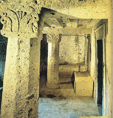 Tumba de los Capiteles