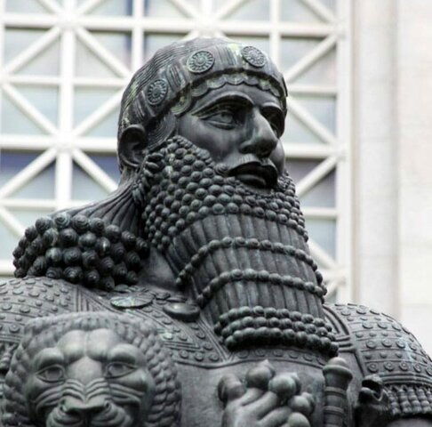 BABILONESI - Hammurabi inizia a regnare