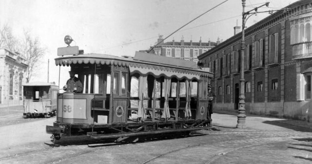 Primer tranvía eléctrico en Berlín por Werner Von Siemens