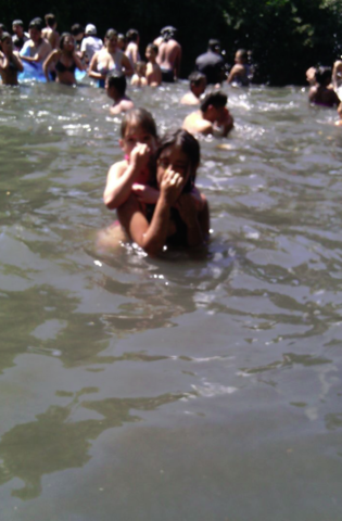 Viaje con mi hermana y mi mamá.