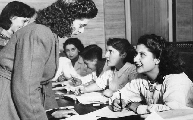 En México, se decretaba oficialmente que las mujeres tienen derecho a votar y ser votadas para puestos públicos