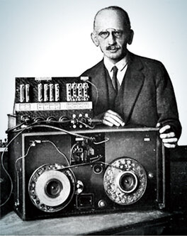 Cinta magnètica (MAGNETIC TAPE), utilitzada primer per emmagatzemar dades en un ordinador