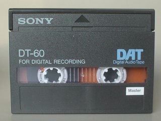 Cinta d'àudio digital DAT (DIGITAL AUDIO TAPE)