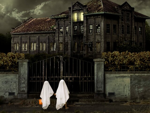 Haunted Houses Become a Thing in the US