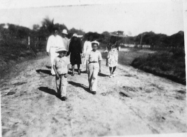 En Colombia se funda la aldea Leticia.