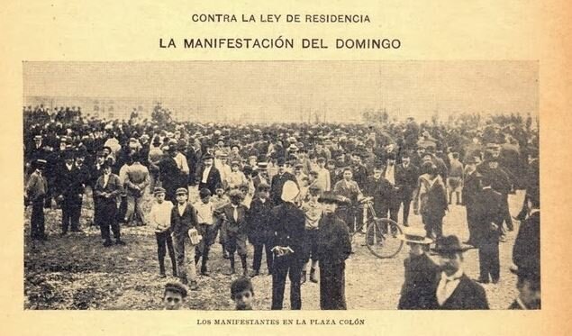 Estalló una huelga general que paralizó la ciudad de Buenos Aires. La respuesta del gobierno fue la sanción de la ley de resistencia, que lo autorizaba a deportar a los extranjeros que perturbaban el orden del público.