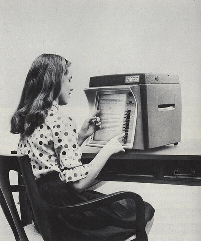 SKINNER'S TEACHING MACHINE