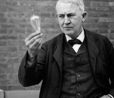 Thomás Alva Edison inventa la bombilla