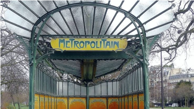 Entrada al Paris Metropolitan